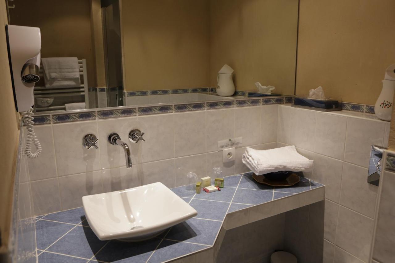 Logis Auberge Du Barrez Mur-de-Barrez Zewnętrze zdjęcie